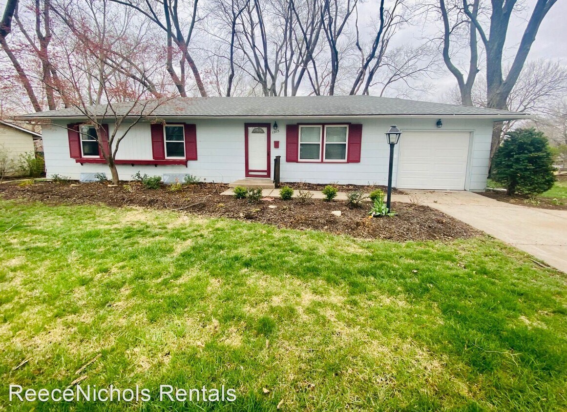 3 br, 1.5 bath House 12115 W 68th Terrace House Rental in Shawnee