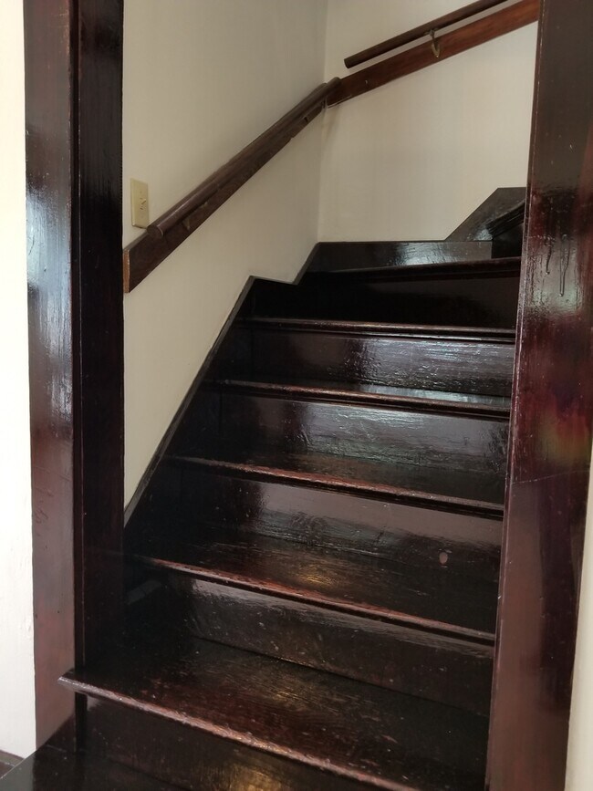 Foto del edificio - ***AUGUST 2027*** 5 Bed 3 Bath House Downtown