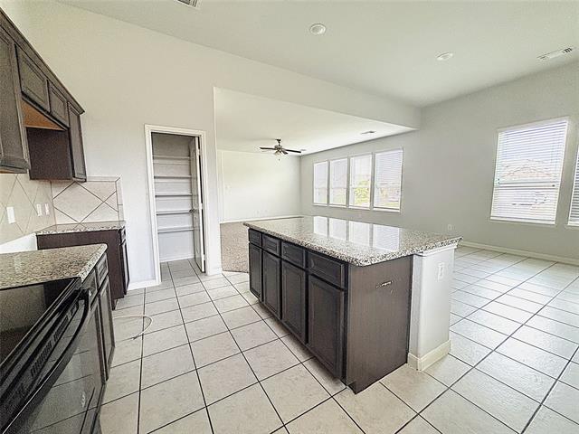 Foto del edificio - 9470 Smoke Tree Dr