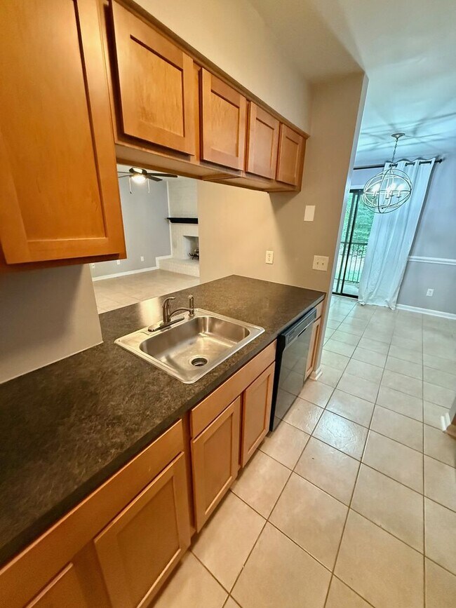 Foto del edificio - Fully Renovated 2 Bed, 2 Bath Ground-Floor...