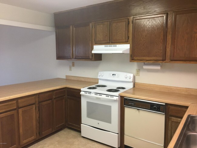 Building Photo - 401 Club Colony Dr