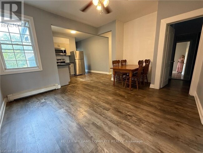 Building Photo - 2 Main St E