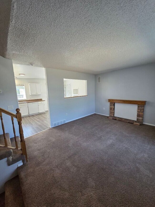 Building Photo - Inviting 3-Bedroom Home with Expansive Backyard on a Peaceful Cul-de-Sac | Available July 10