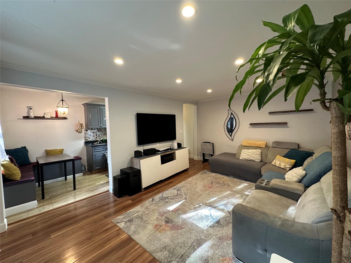 Foto principal - 19-37 79th St