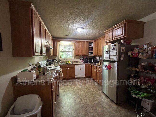 Foto del edificio - 1824 Cedar Shoals Dr