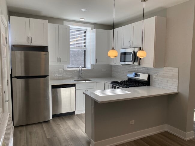 Building Photo - 3929 N Janssen Ave