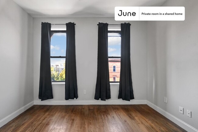 Building Photo - Private bedroom in 4 bed/1 bath Home