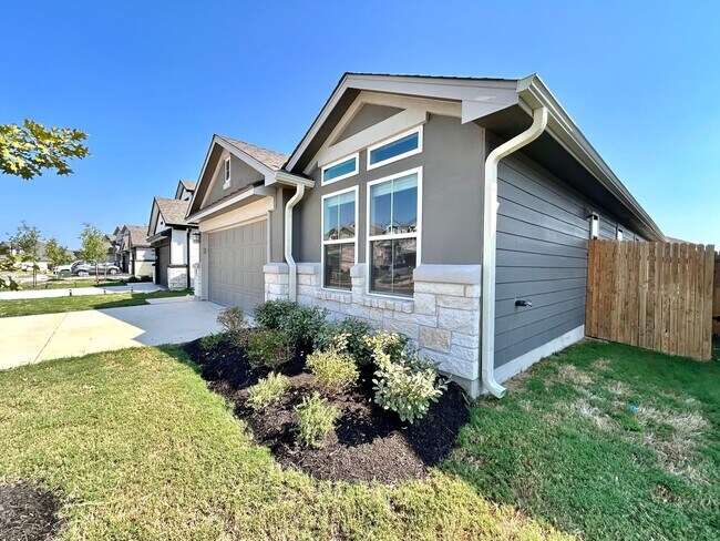 Building Photo - Charming 3-Bed, 2-Bath Home with Modern Up...