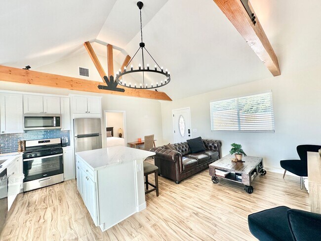 Foto del edificio - 9431 W Lilac Rd