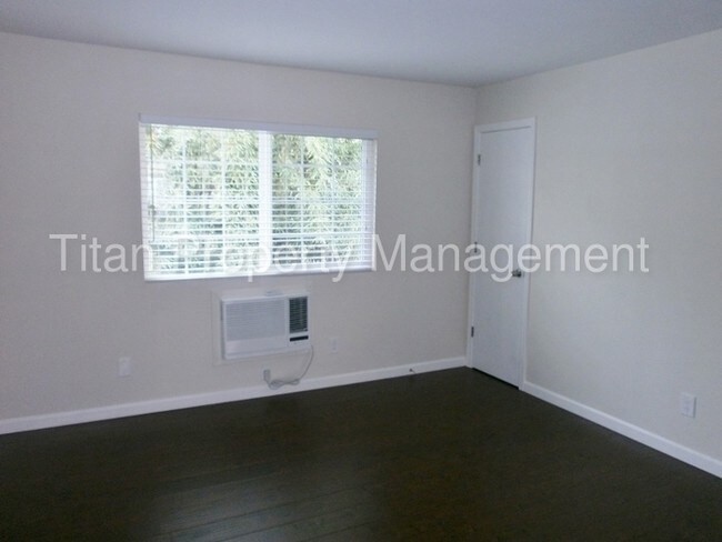 Building Photo - 1825 G St