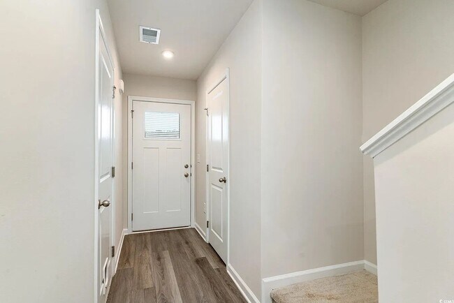 Building Photo - Montenegro Townhouse