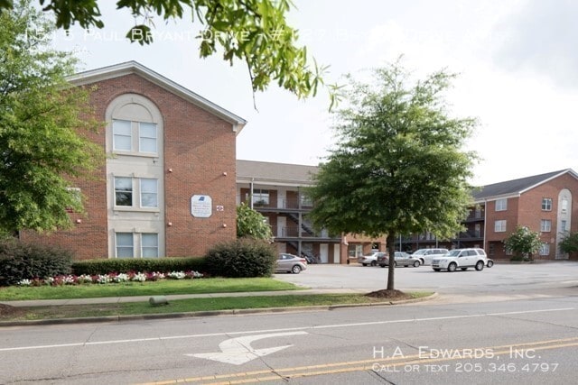 Building Photo - 1515 Paul Bryant Dr