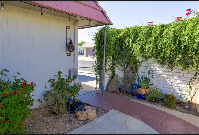 Building Photo - 10705 W Topaz Dr