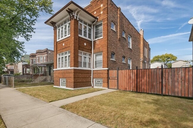 Building Photo - 1448 E 72nd Pl