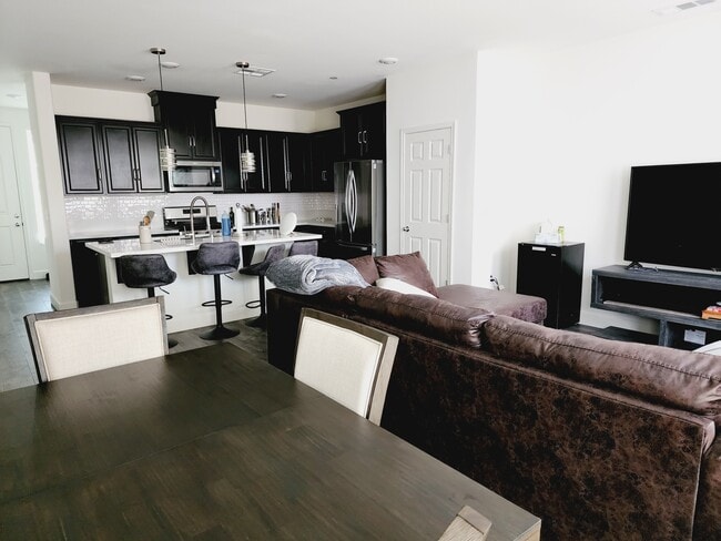 Building Photo - 3041 E Seeger Ave