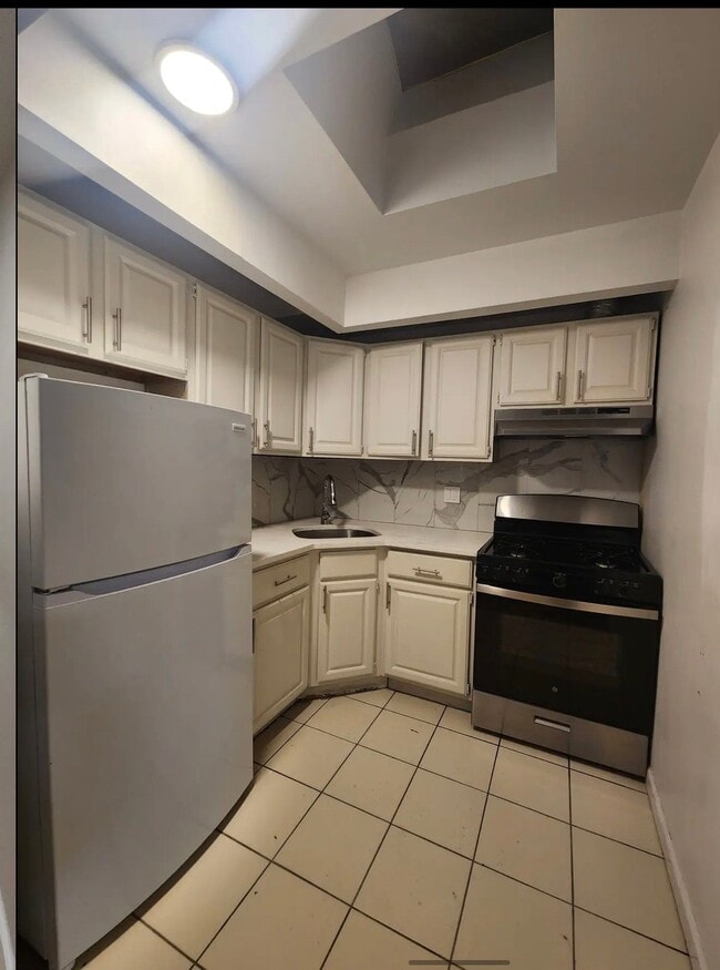 Building Photo - 92-35 53rd Ave