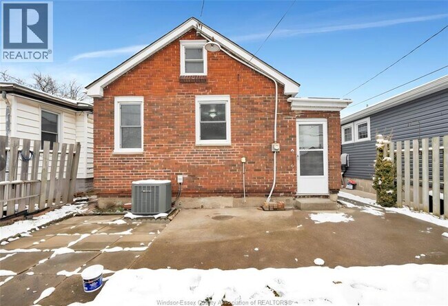 Photo du bâtiment - 1083 Campbell Ave