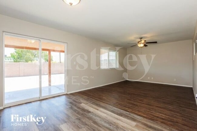 Building Photo - 1021 E Millett Ave