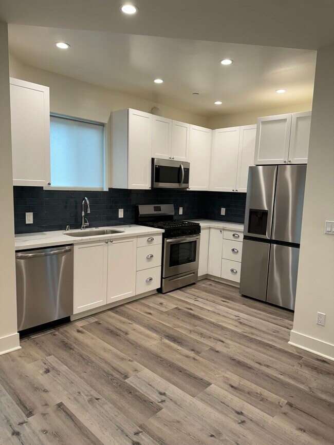 Building Photo - 3853 Inglewood Blvd