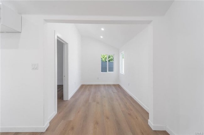 Foto del edificio - Beautifully remodeled 2-bedroom, 2-bath home, perfectly situated near CSUN