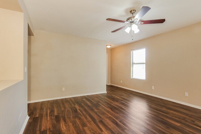 Building Photo - 2299 E Peach Tree Dr