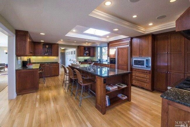 Foto del edificio - Stunning 5 Bedroom Home In Kentfield/Green...