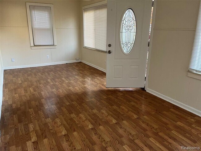 Foto del edificio - 5868 N Linville St