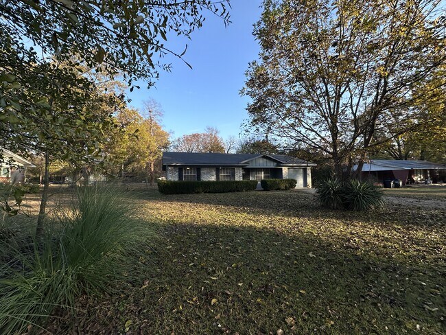Building Photo - 207 Maryland Dr