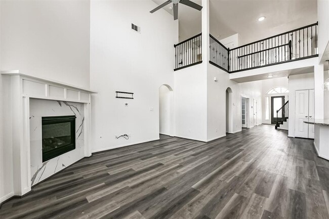 Foto del edificio - 6107 Stoney Oaks Ct