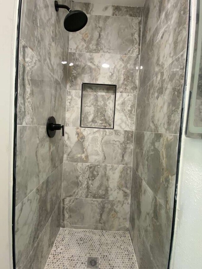 Foto del edificio - BEAUTIFUL HOME IN HOUSTON. MOVE IN READY!.