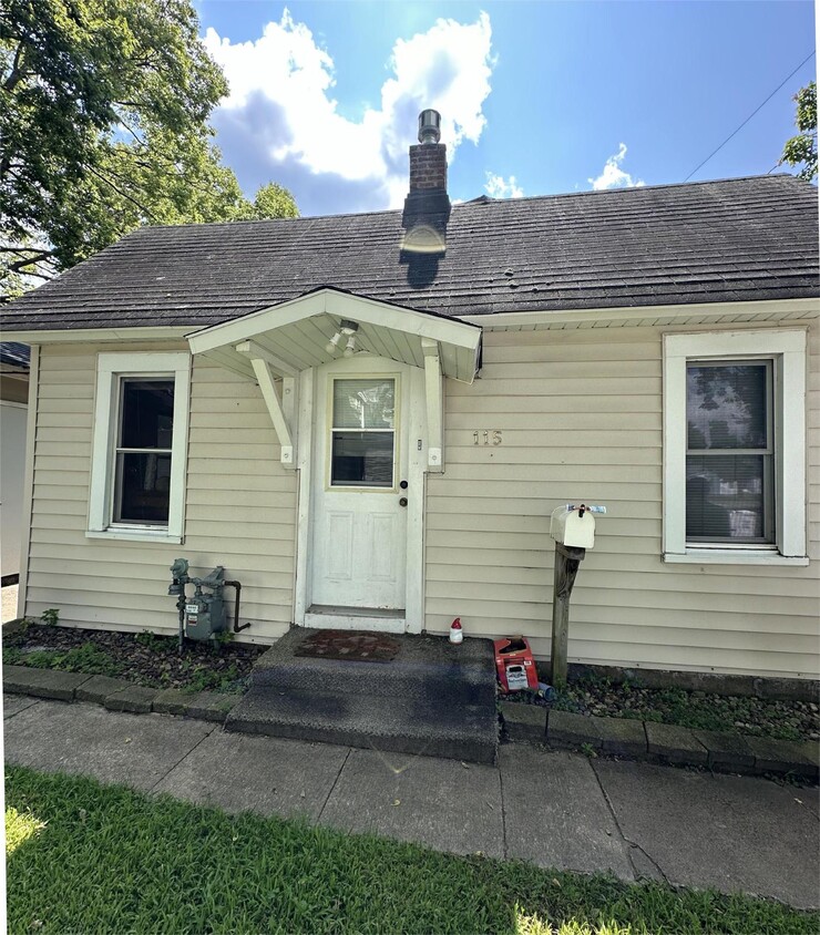 Primary Photo - NO SECURITY DEPOSIT 1 Bed 1 Bath single fa...