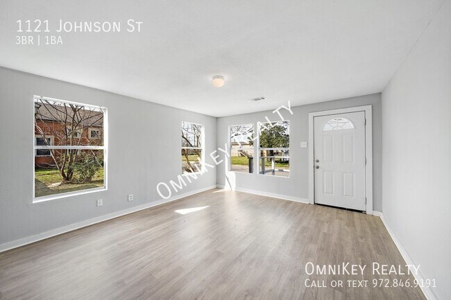 Building Photo - 1121 Johnston St
