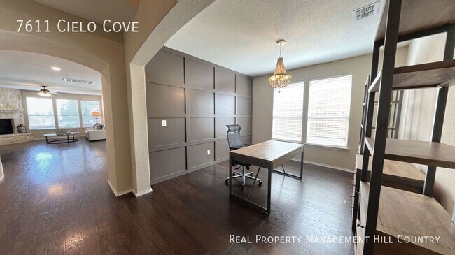 Foto del edificio - 7611 Cielo Cove