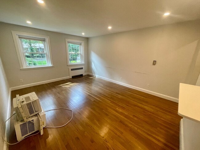 Building Photo - Luxury 2Bed / 1Bath in Newton's Waban Neig...