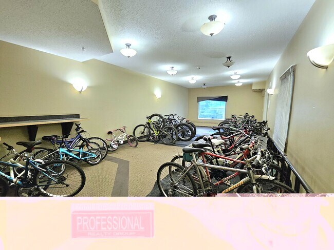 Building Photo - 16807 100 Av NW