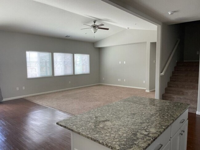 Building Photo - 3020 Creekside Ln