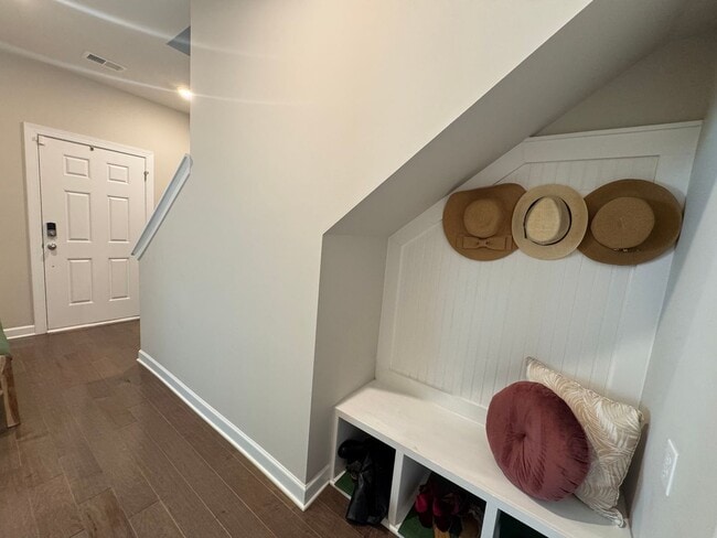 Building Photo - Modern 3-Level Townhome for Rent | Prime SW Charlotte Location