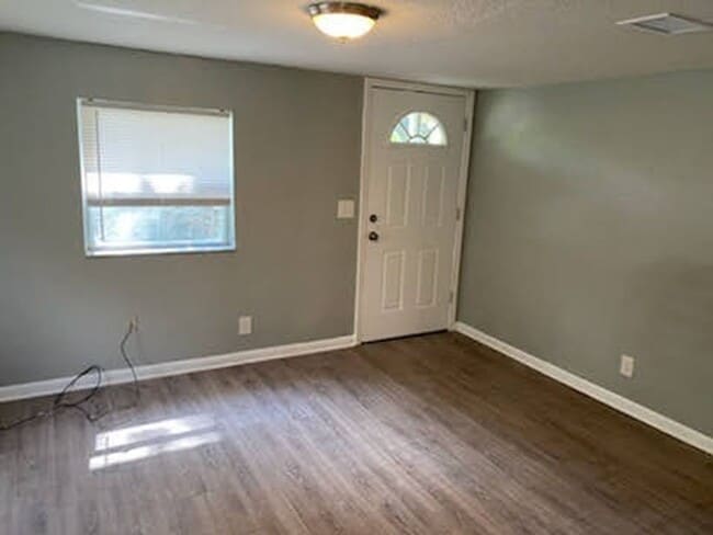 Building Photo - Adorable Renovated Home in Oceanway!