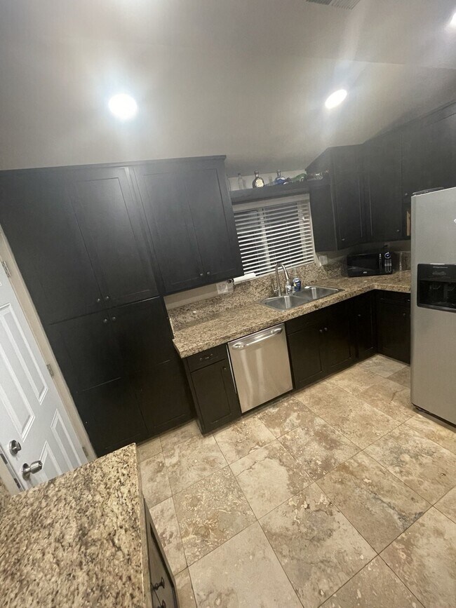 Cocina - 1317 Marline Ave