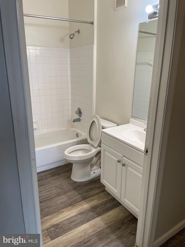 Foto del edificio - 15607 Everglade Ln