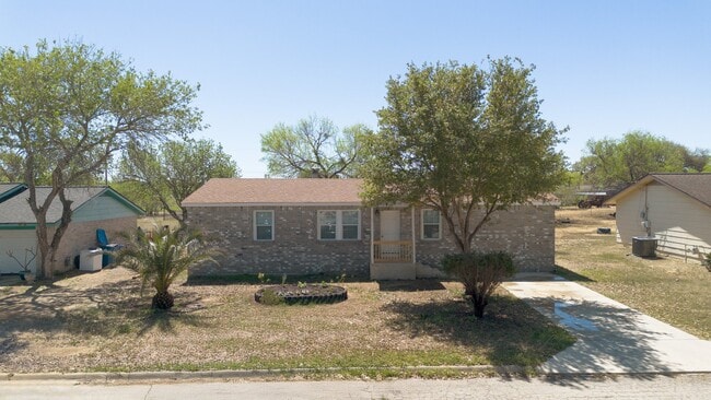 Building Photo - 1541 Sandra Cir
