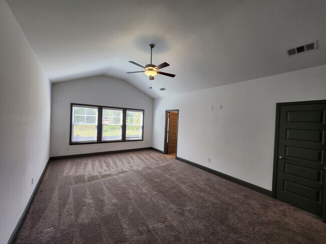 Foto del edificio - 5814 Whispering Pnes Wy