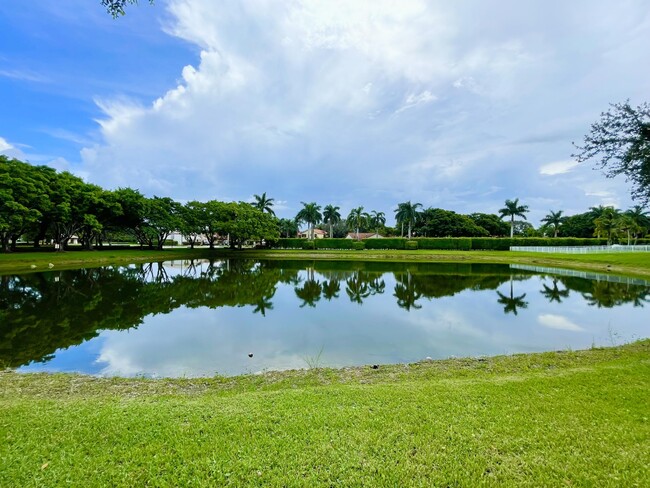 Building Photo - 10820 La Salinas Cir