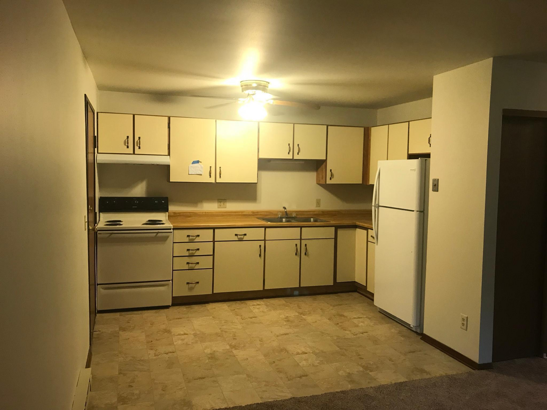 Primary Photo - 641 Foxtree Cir