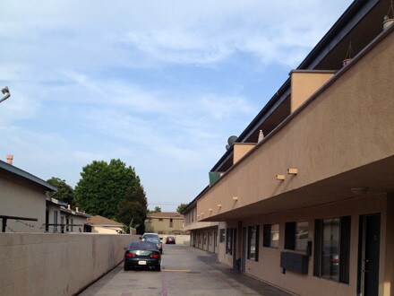Foto del edificio - 6804 Walker Ave