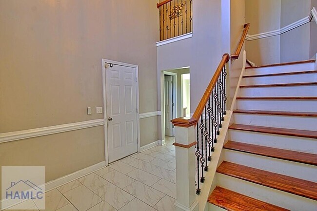 Building Photo - 305 Largo Ct