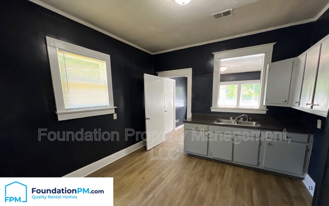 Building Photo - 674 Hillcrest St