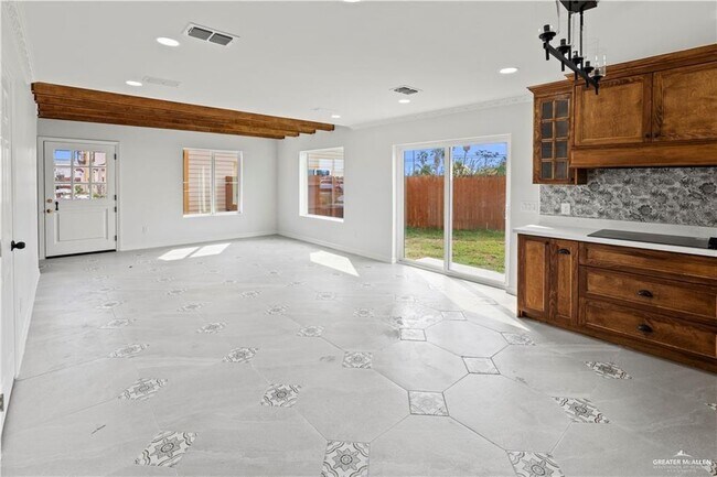 Building Photo - 10 Karen Dr