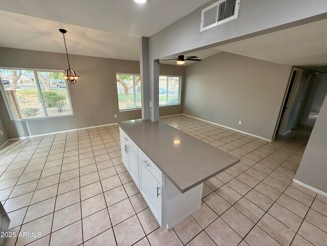 Foto del edificio - 14801 N 25th Dr