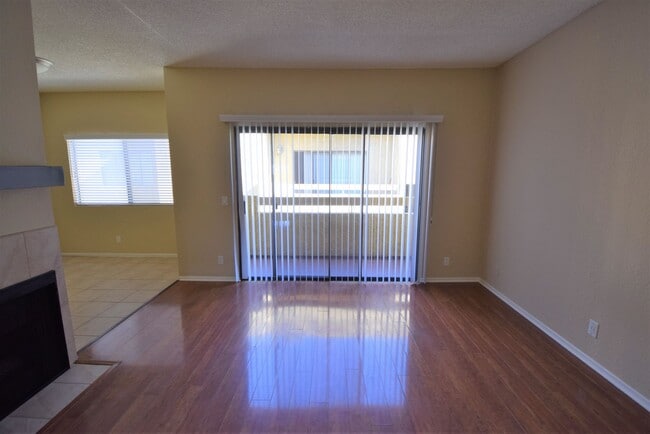 Building Photo - 12142 Oxnard St